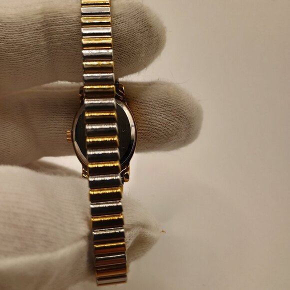 Ladies Timex Gold And Silver Toned Wristwatch Fresh Battery - Picture 5 of 7